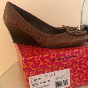 Tory Burch Sally Wedges sz 10